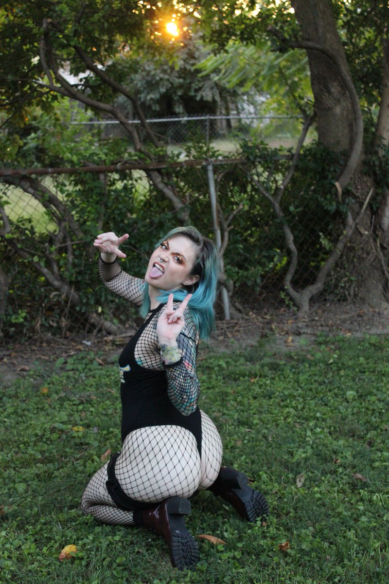 FoxiMochi's tweet photo. Todays Schedule: Thursday 11h of October

Shift 1:
12:00pm-5:00pm EST

Shift 2:
9:00pm-1:00am EST

Hope you enjoy the photo teaser!

Photographer: @meowdotnet
Makeup Artist: @NymphodoraDonks
@chaturbateRTS @chaturbate
#ThursdayMotivation #ThursdayThoughts #camgirlsoftwitter #love https://t.co/tO9xOCIcZY