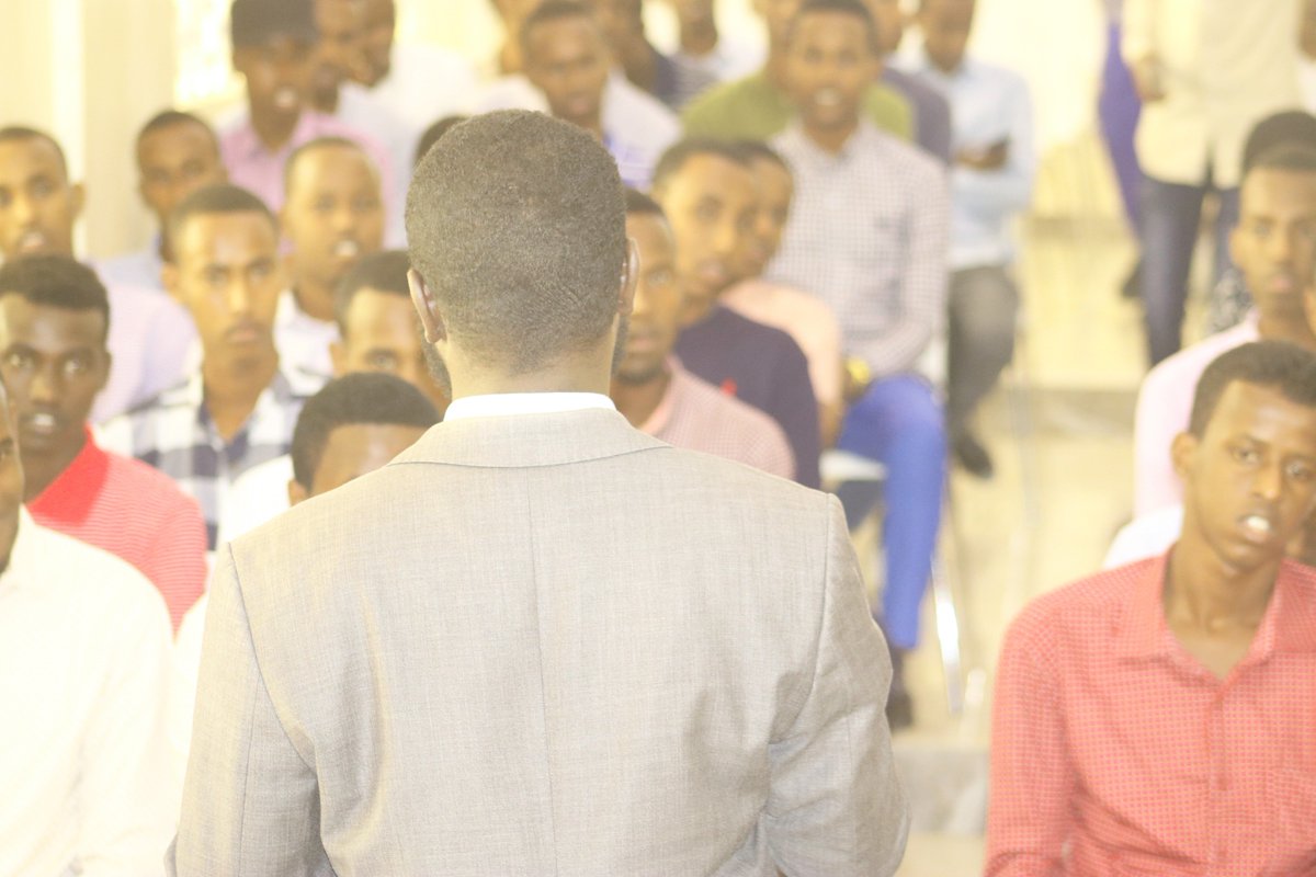 XAJSiOfficial's tweet photo. Life coach Abdullahi Tahir addressing the significant of having presentation skills in study area.
#Shift_one
#Capacity_Building_Program https://t.co/8IcbpMDhv9