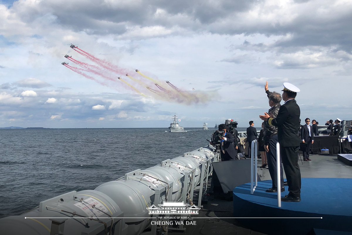오늘 ‘대한민국 해군 국제관함식’에 세계 47개국 해군이 함께 했습니다. 제주도가 세계 해군의 화합과 우정의 장이 되었습니다. 제주의 바다가 평화의 바다를 위한 협력의 장이 되었습니다. 각 국의 대표단과 해군장병 여러분을 뜨겁게 환영합니다.
goo.gl/ja82e9