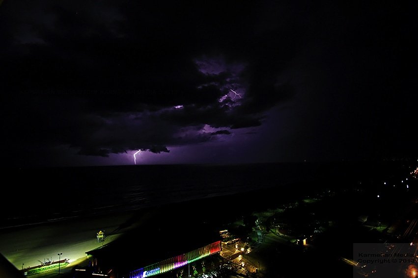 Gold Coast Storm 10/10/2018
Overlooking Kurrawa Surf Club

#goldcoast #kurrawakrew #destinationgoldcoast #wearegoldcoast #thisisqueensland #stormhour #weather #abcmyphoto #qldweather #tempestchasers #visitgoldcoast #karmelianmedia