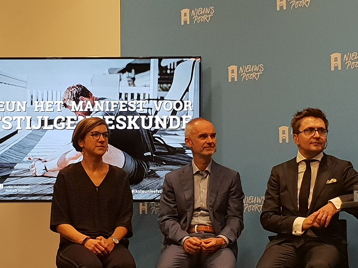 tessamvl's tweet photo. 'Leefstijl essentieel onderdeel in genezing', aldus @HannoPijl bij overhandiging Manifest Leefstijlgeneeskunde aan kabinet  in @nieuwspoort #iksteunleefstijlgeneeskunde @LUMC_Leiden @TNO_nieuws https://t.co/2AbNCH9JgA