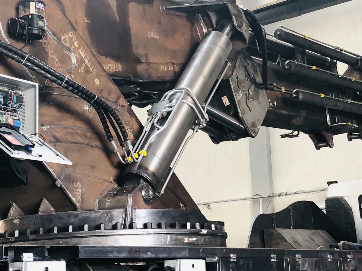 Mydorukann's tweet photo. DV 330 8+6 .. 110 tonluk #mobilcrane #Cranes #hydrolic #strenx #Holland #Germany #rusia #arabian ..! https://t.co/DO90FpStdt