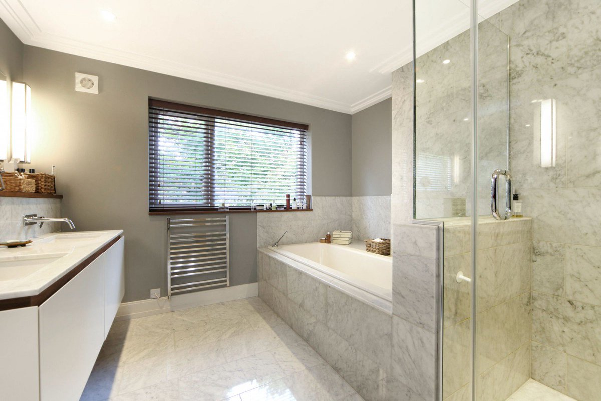mountgrangeh's tweet image. Stunning #5bed house #tolet located just minutes from #HollandPark £2,500pw #WestKensington bit.ly/2N8L3bB