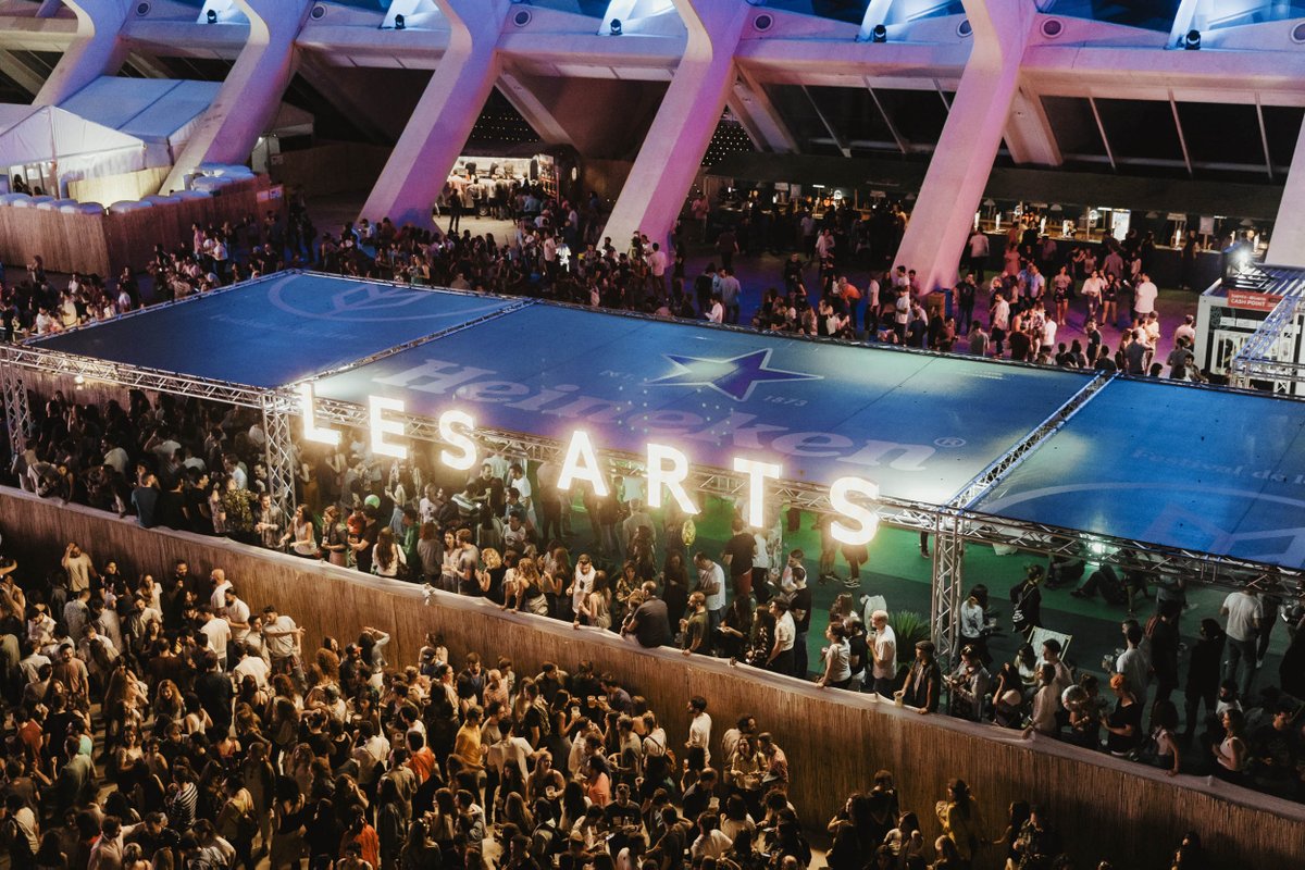 Últimos abonos VIP a la venta! Puede que no lleguen a la semana que viene. Se acerca el SOLD OUT. festivaldelesarts.com/entradas #festivaldelesarts
