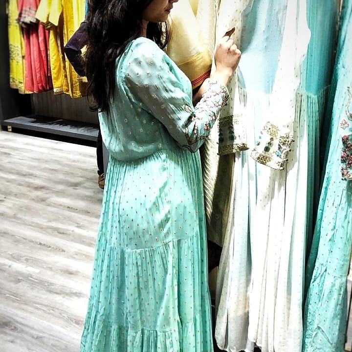 A2Afreen's tweet image. The new Diwali collection by @WForWoman at their flagship store launch in #SouthMumbai, #KempsCorner is here. The  MF '18 Collection has something for everyone, from their pastel subtle shades, to bright colours with design elements

What are you trying from #WAtKempsCorner?