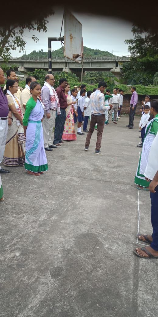 pallablochandas's tweet photo. #Gunotsav2
3rd day sustains the untiring efforts of our officer's work. Early mrng Chief Secretary,Assam Govt Sri.Alok kumar visited Chawki Anchalik HS Karara block,Kamrup and interacted with the students & staff to take an overview of the learning process. https://t.co/JDubRMDLG5