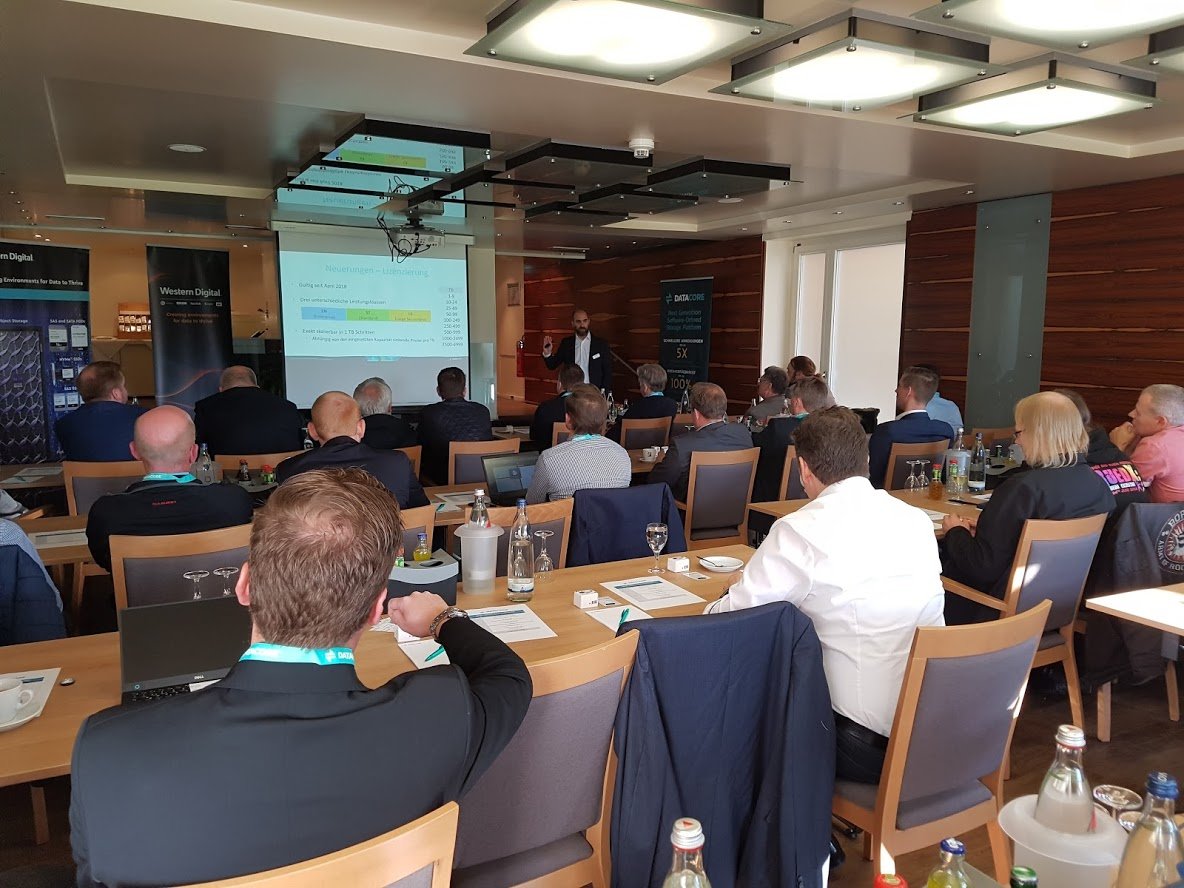 Full House in Dortmund auf der <a href="/DataCore/">DataCore Software</a> Partner Roadshow zusammen mit @WesternDigiDC 😀- Neues zum #DataCore Lizenzmodell, technische Infos und vieles mehr. Vier weitere Termine, gibt es noch. Hier anmelden: bit.ly/2DPQY5U #SoftwareDefinedStorage #Hyperconverged