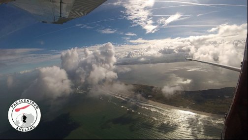 SkydiveAmeland's tweet photo. Het is prachtig weer voor een Skydive! we hebben nog enkele plaatsen vrij!
boek je sprong op https://t.co/OvvbGovTYs of bel 0519-554880 https://t.co/mwJFCgFeVB