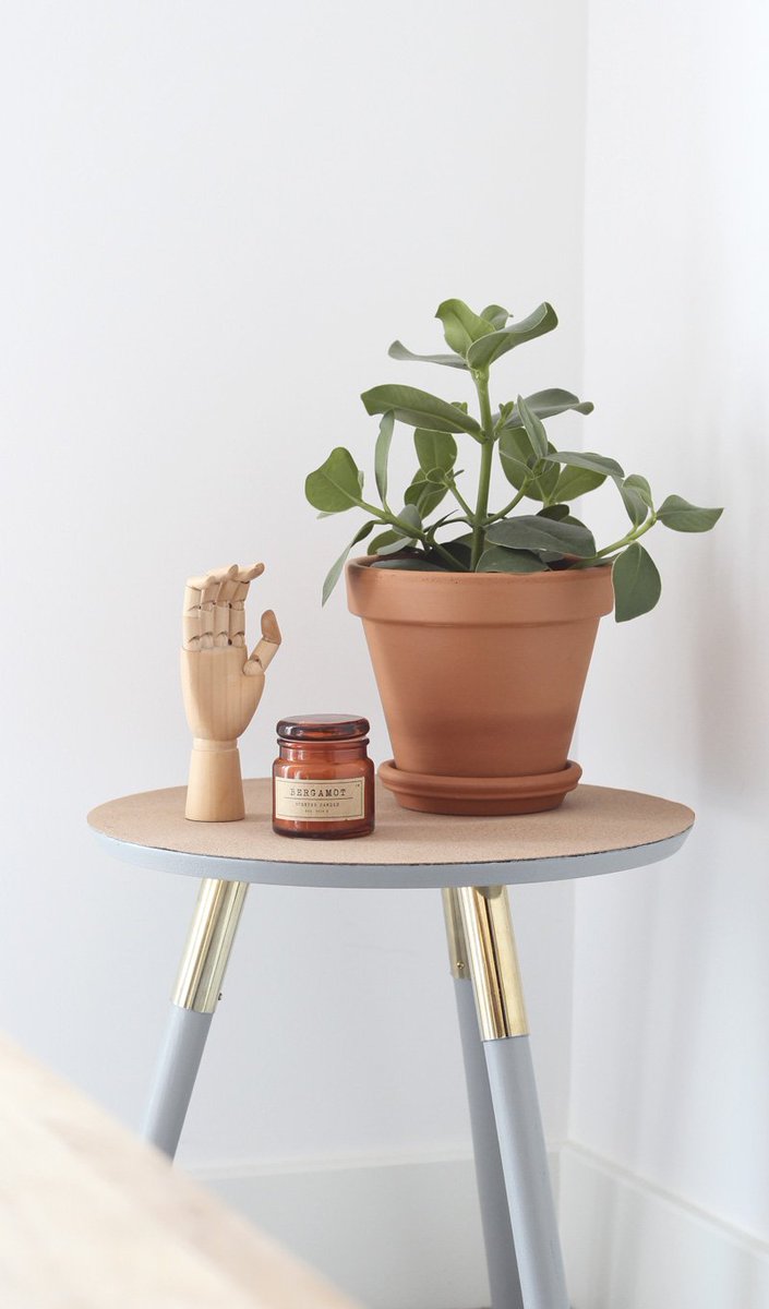 ShakeMyBlog's tweet photo. [ DIY ] Hello à tous ! Aujourd'hui, je vous présente mon DIY vidéo pour créer une table d'appoint en liège avec @BostikFrance et sa colle #fixandflash !
https://t.co/anUqJWEKpe
#diy https://t.co/gj9FRosGVb