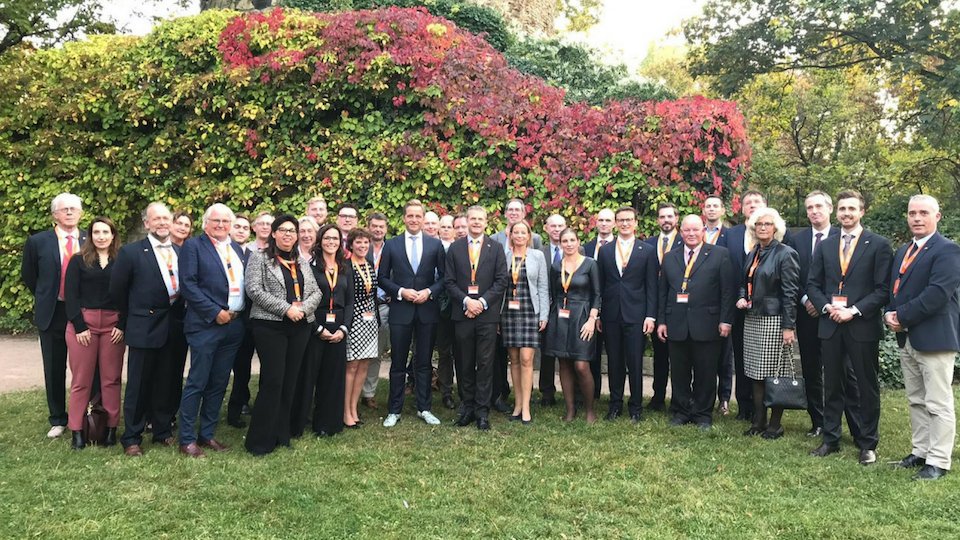 Novioscan's tweet photo. Een goed begin van de handelsmissie naar Duitsland: Minister @SigridKaag noemde de SENS-U Blaassensor "een van de meest veelbelovende innovaties" tijdens het trade diner!

#ehealth #NLGermany #wearables @NLhandelsmissie @koninklijkhuis @MinVWS @MinBZ @NLinDeutschland https://t.co/HdC2b9ogzT
