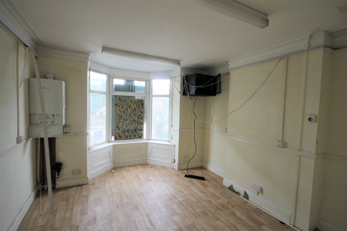 Locationnotts's tweet image. For Sale-

Woodhouse Road, Mansfield NG18 2BA £140,000

***IDEAL INVESTMENT PROPERTY...GENEROUS ACCOMMODATION...NO UPWARD CHAIN***

For the full property address please click the link below- 
locationestateagency.co.uk/property-detai……
#location #houseforsale #Fivebedroom #mansfield #investment