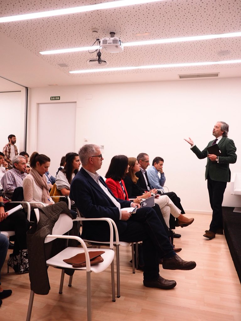 LSenior2018's tweet photo. Comenzamos la jornada. Hemos llenado la sala. Estamos muy satisfechos 
#ElValorDeLaExperiencia @Lanzaderas_EES @AyuntamientoVLL @INNOLID @FundacionSMLRPH https://t.co/RYv8bvRLVj