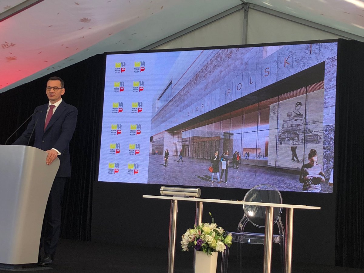 Wyjątkowy dzień. Po wielu latach, wyboistych kolejach losu Premier ⁦<a href="/MorawieckiM/">Mateusz Morawiecki</a>⁩ muruje kamień węgielny pod ⁦<a href="/MuzHistPolski/">Muzeum Historii Polski | Polish History Museum</a>⁩ Dla mnie - wzruszajacy powrót do przeszłości. Gratuluję ⁦<a href="/robertkostro/">Robert Kostro</a>⁩ i całemu Zespołowi.