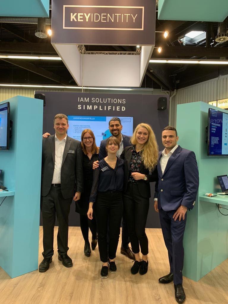 keyidentitygmbh's tweet photo. Unser #KeyIdentity Team startet voll motiviert in den letzten #itsa Tag! Wir freuen uns auf Ihren Besuch an unserem Stand 632 in Halle 9! https://t.co/lFcNBz2Mzh