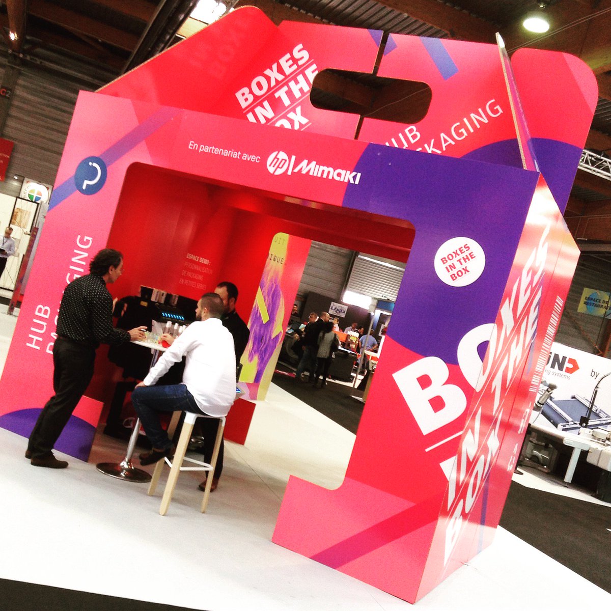 ShowroomIC's tweet image. Le hub Packaging a fier allure grâce à nos partenaires @MimakiEurope , @HP_France, ATC Groupe et @Reboard_NDP 
😊
#PrintinProgress #Showroom #Salon #Paris #Retail #Communication #Packaging #Decoration #Deco #Digital #Print