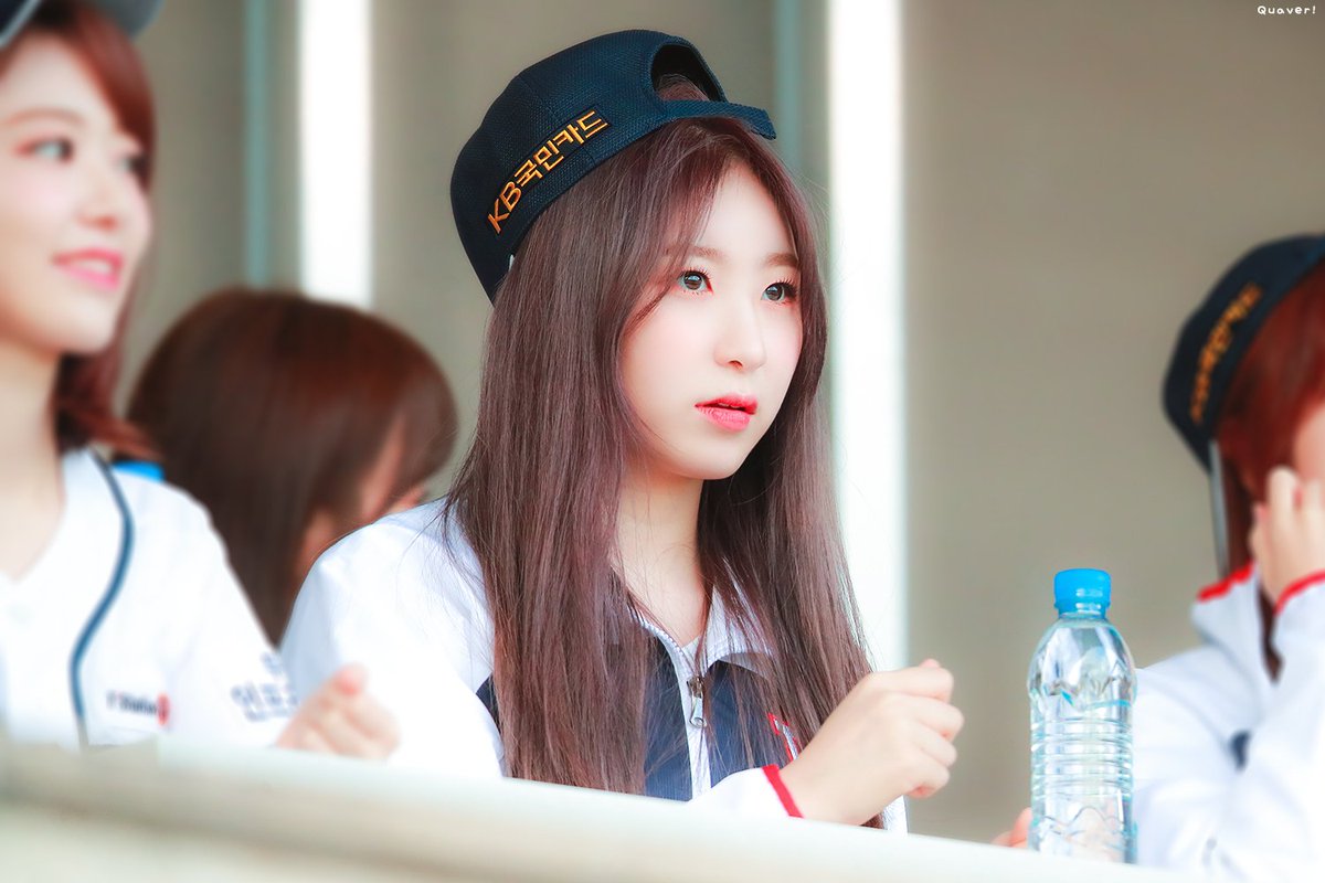 Quaver_CY's tweet photo. 181006 잠실 야구장 
#아이즈원 #IZONE 
#이채연 #LeeChaeYeon
@official_izone https://t.co/OFxnWyV7OF
