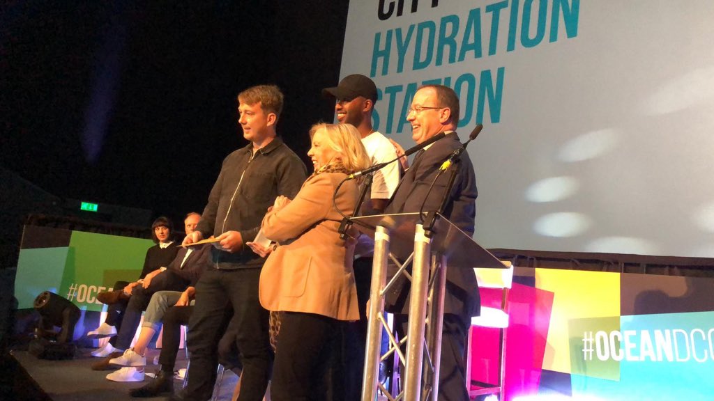 OceanOutdoorUK's tweet image. And the winners are.....the 1st @oceanforoceans award goes to @23red for @CitytoSea_ #stoptheplastictide