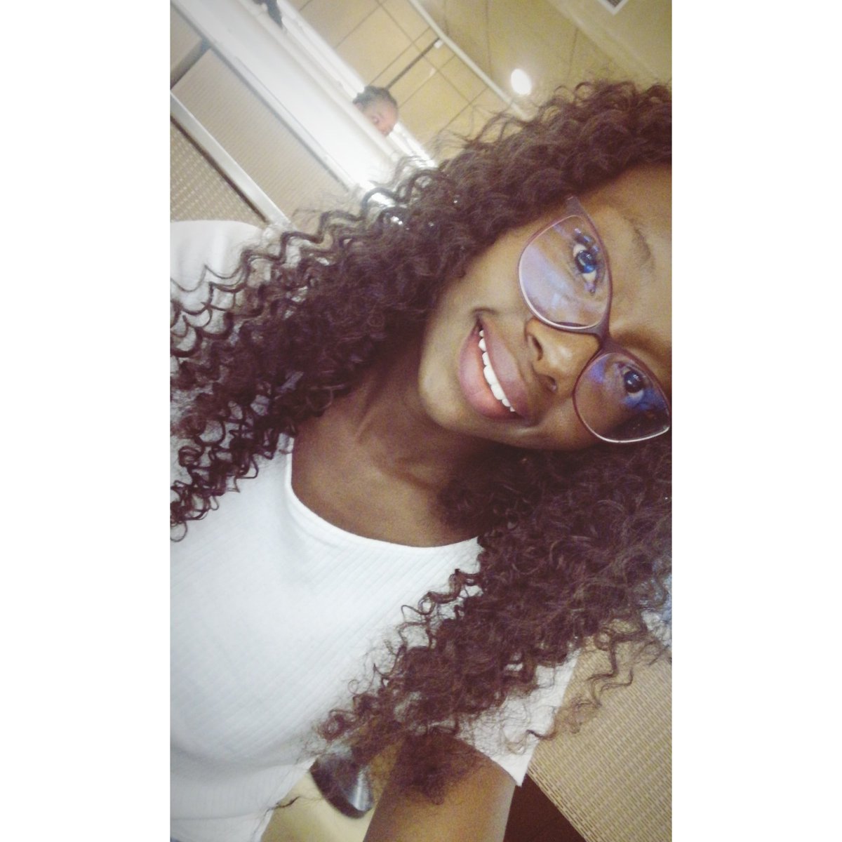 My left eye has Astigmatism, meaning that it has a problem with focusing light evenly thus causing blurred vision. I'm very grateful to <a href="/MellinsiStyle/">Mellins I Style</a> for always taking care of my eyes through eye tests, glasses and contact lenses. Happy #WorldSightDay2018 🙏🏾❤️