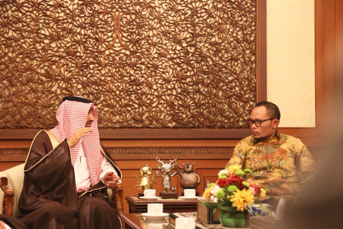 KemnakerRI's tweet photo. Selamat sore Rekanaker, hari ini Menaker Hanif menerima courtesy call Menteri Tenaga Kerja dan Pembangunan sosial-Kingdom of Saudi Arabia. Apa aja sih yang di bahas, tunggu rilis dari Minaker ya... 😊 tetap semangat dan salam produktif. https://t.co/bwyL9Y6NXb