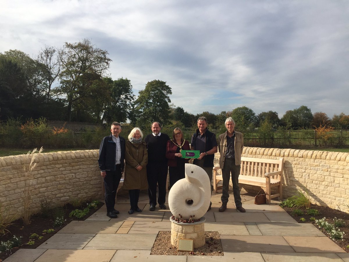 Some very welcome and hugely supportive VIP visitors from @ENCouncil today to review the now finished (and planted) Peace Garden and Labyrinth. See eastonlabyrinth.co.uk Thanks to them and all our supporters. @messengerbcr @AllchurchesT