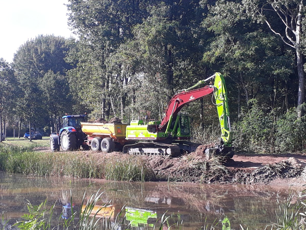 In opdracht van de @_Smallingerland zijn we gestart met de aanleg van de natuuroever "De Lauwers" in Drachten. #waterplan #duurzaamwaterbeheer #smallingerland  #samenmakenweerwerkvan