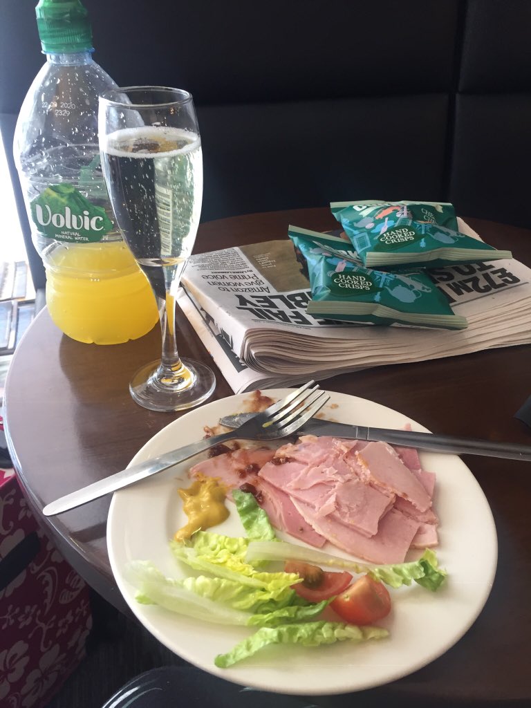 Corderagirl's tweet photo. Great hospitality @airportlounges Gatwick, staff very friendly. Great Salad, Mac & Cheese. Huge improvement. #SecretToHappyTravel https://t.co/dVpVDpXUoN