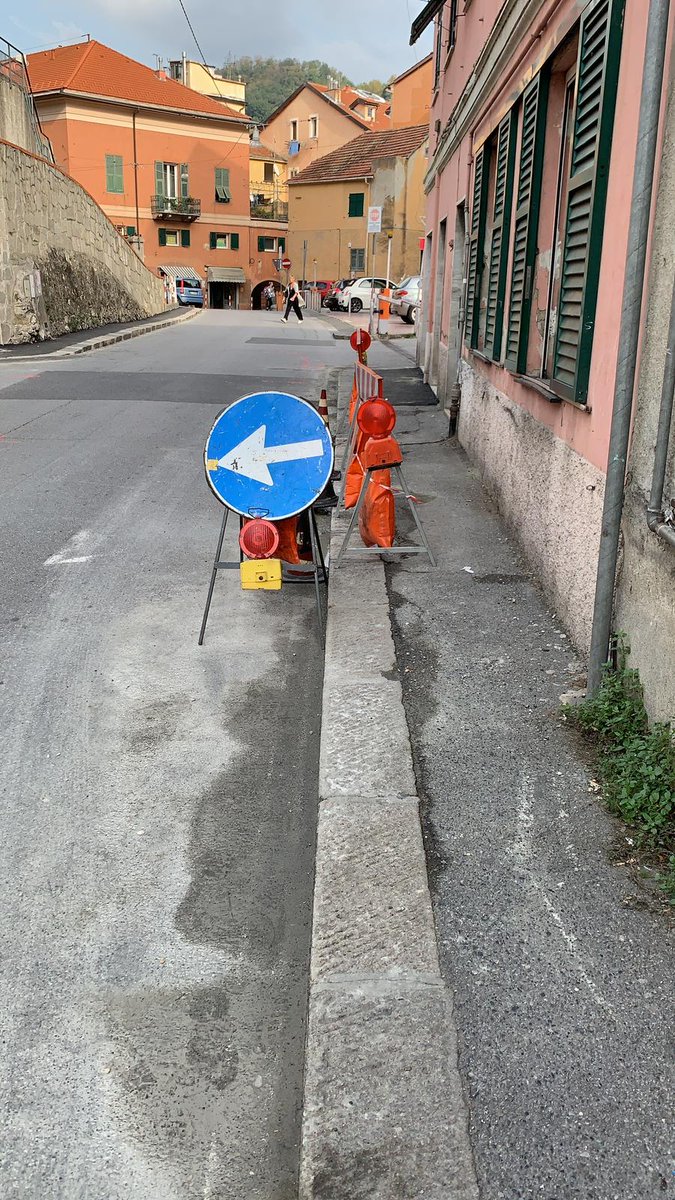 astergenova's tweet photo. #ASTer prosegue l'intervento di rifacimento marciapiede con abbattimento #barrierearchitettoniche in Via Pieve di Cadore a #PonteX https://t.co/LjMbR5qnIw