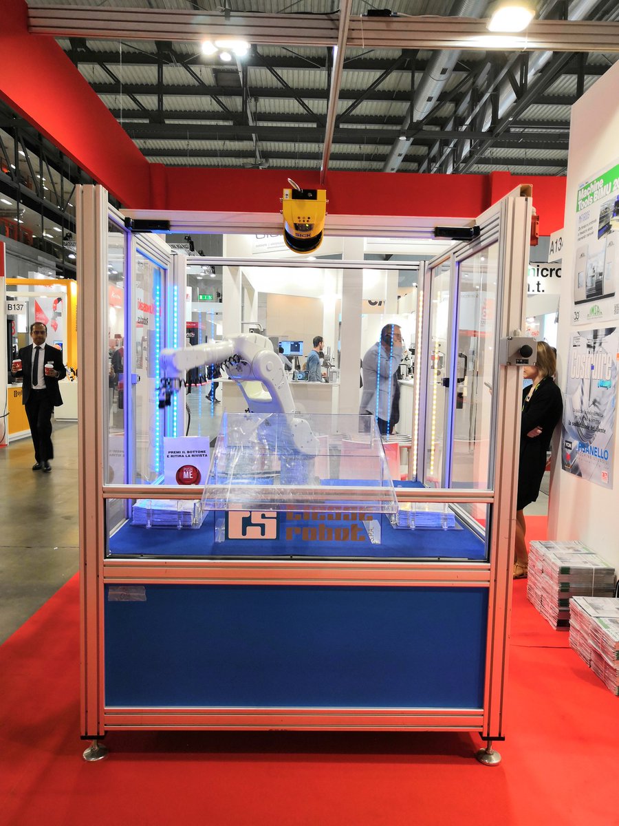 PubliTec_Srl's tweet image. Anche il robot #kawasaki di #TiesseRobot ci aiuta a distribuire le riviste! #publitec