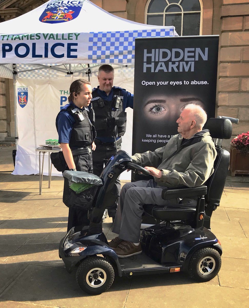 As part of the Hidden Harm Campaign the Woodstock and Kidlington Neighbourhood team has been out in Woodstock town centre. #hiddenharm #C9516