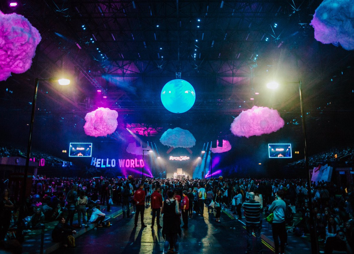 Hello_WorldLive's tweet photo. #ThrowbackThursday

HelloWorld Live!
Genting Arena.
U.K.
Oct 2017.

❤️👋🌍 https://t.co/rQMOk0NKTD