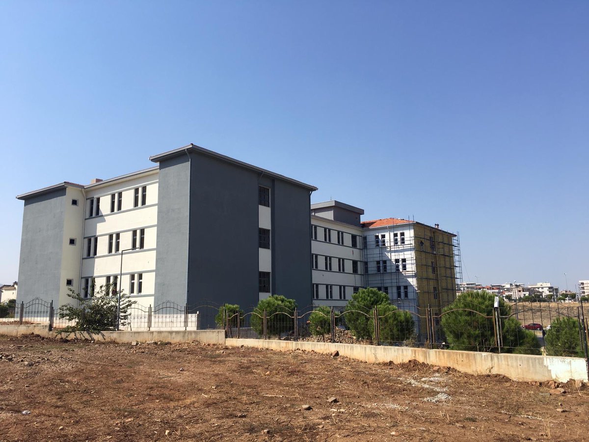 Kız çocuklarımızı devletin güvenli kurumları olan ortaöğretim yurtlarında barındırıp 12 yıllık temel eğitimlerini sağlamak devletimizin sorumluluğundadır. Bu sorumluluk bilinciyle #Denizli Merkezefendi ortaöğretim kız öğrenci yurt projemizde sona yaklaştık.