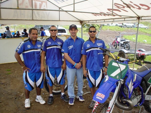 MPH_Motopartes's tweet photo. Nuestro #tbt de hoy nos vamos a 1999 en la pista Bonlac Moto Park en la copa Atlas con el Atlas Yamaha MPHRacingTeam.. En el equipo Andy Sucre, Carlos Herrera, Urbano Martínez y Fabio Pérez.
.
.
.
#tbtMPH #MotocrossPanama #MotocrossNacional #TBTMotocross https://t.co/yXh8EI8F3x