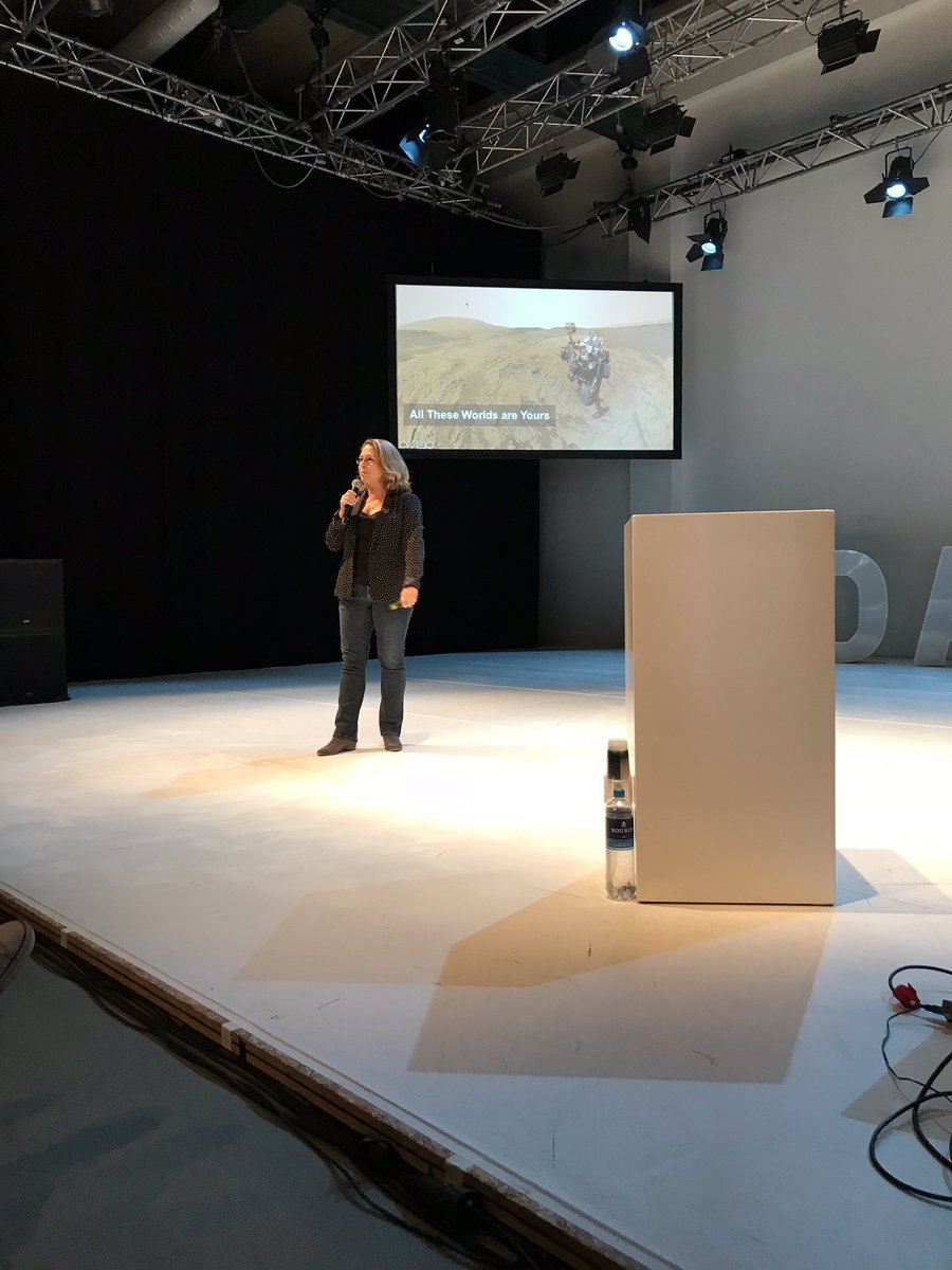 LoopbaanTV's tweet photo. Supercool, @nasa over robots en social, newsroom, video enz. NASA geeft alle content gratis aan creators #eDay18 https://t.co/7S6rqbEKGb
