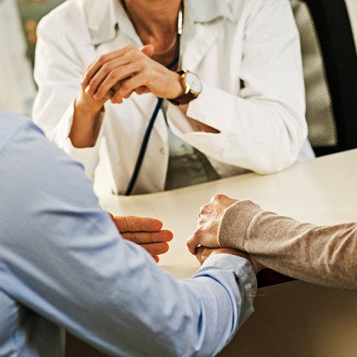 GO2forLungCancr's tweet photo. Recently diagnosed with #lungcancer? Need help navigating the complicated world of treatment options? Our LungMATCH program offers you the support you need to ask the right questions+find the best treatment. Call our specialists today! #LungMATCH #LCSM >> https://t.co/OkFkLj5jzZ https://t.co/MrSUAhrevt