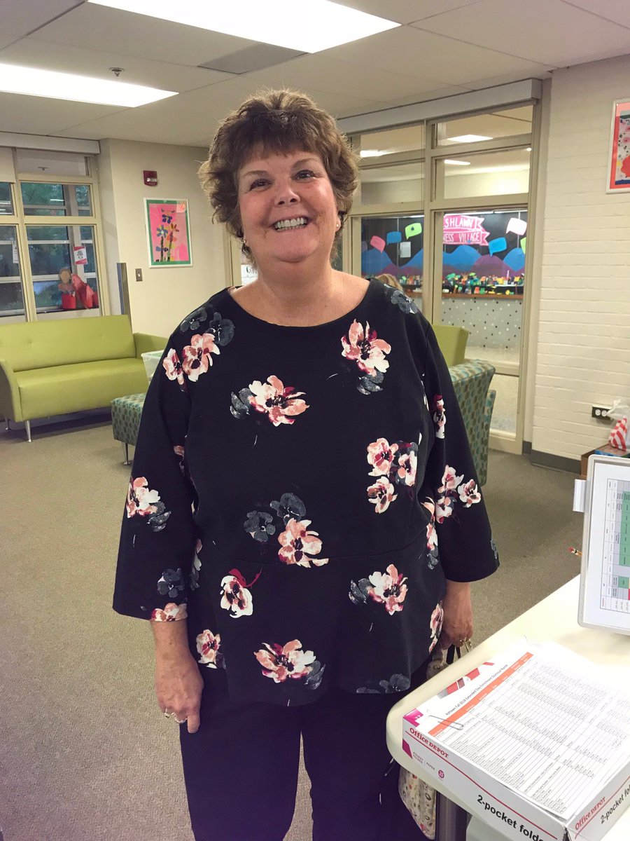 Ashlawneagles's tweet image. Look who&apos;s back to substitute and volunteer?!  The amazing Mrs. Way!!  Once an eagle, always an eagle!  #APSGetinvolved @VPLiaison