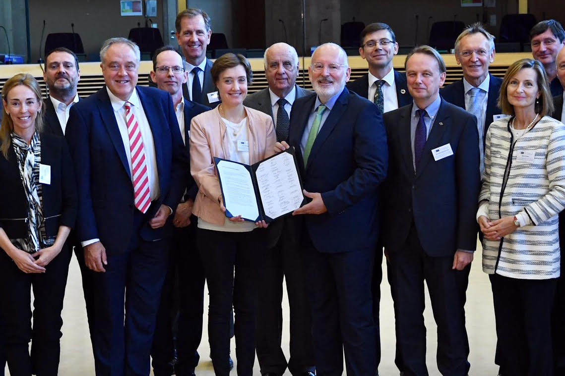 theiirc's tweet photo. As a member of the European #SDG Platform, the International Integrated Reporting Council co-signed the final report today, including how #integratedreporting can contribute to a sustainable EU by 2030. Thanks @jyrkikatainen @TimmermansEU @richardhowitt @CSREuropeOrg #GlobalGoals https://t.co/7OYq1qi30K