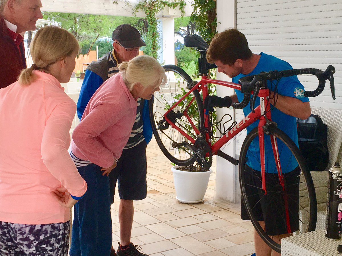 NeilsonBaia's tweet photo. A few showers first thing #thismorning so #Bike Coordinator Toby, offers a in-depth repair clinic for #roadbikes #Trek #Emonda at our #Pool Bar ...meanwhile our #mountainbikers are out enjoying the puddles in the trails @neilsonholidays https://t.co/UDBUrQwAfz