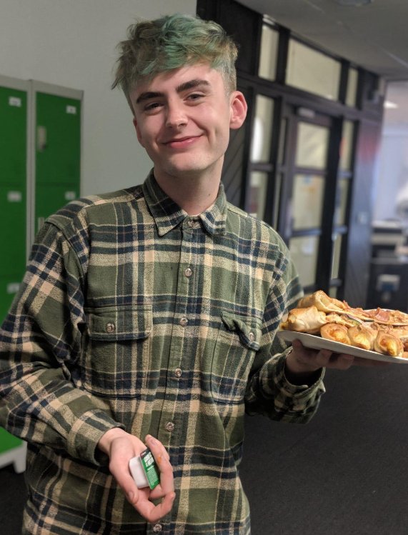 TangerineComms's tweet photo. Winning Creative / Digital Team of the Year, PLUS the Best Use of Social Media award for @pizzahutuk at the @DADIAwards last night = PIZZA PARTY today at Tangerine HQ! #proud 🎉🎈🍕🌟 https://t.co/d7dZgQzx1w