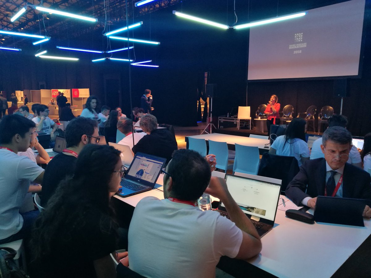 Media4Health's tweet photo. Ora tutti in attesa di conoscere i vincitori della seconda edizione del #RareHack18 #suspense #malattierare https://t.co/ZRDSXC3uyj