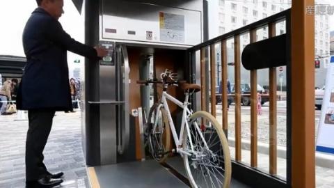 Le parking à #vélo japonais. #Paris #France <a href="/transportON/">Ministère des Transports</a> : on s'y met ? cc <a href="/ParisEnSelle/">Paris en Selle</a> # m.facebook.com/story.php ? #transport
