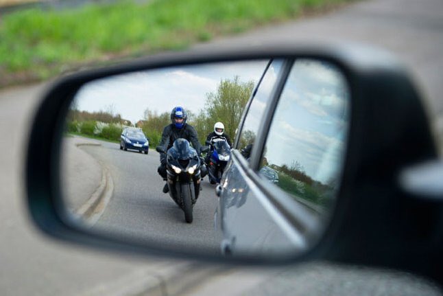 ExcelDrivers's tweet photo. Always check your mirrors every 8-10 seconds. Remember to check your blind spots before changing lanes. Protect yourself and other drivers around you. #SafeDrive #ExcelDrivers 905-499-7100 https://t.co/aOG7lgj3or