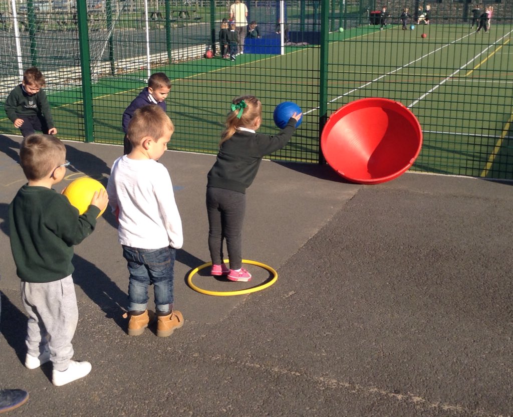 AshbridgeBadger's tweet photo. Target practice in the sun ⚽️ @ashbridgeschool #ballskill https://t.co/a1NSOMqkjk