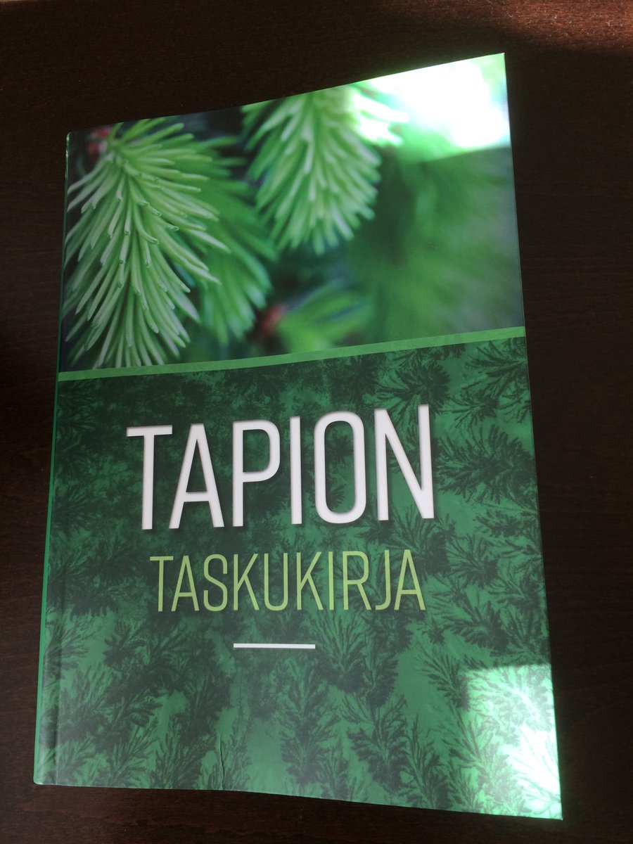TomiSalo_Metsa's tweet photo. Legendan uusin painos tuli ”uunista” ulos ja ”tupsahti” pöydälleni. Tällä kertaa ajattelin lukea ajatuksella koko kirjan. #Lukusuositus kaikille, joita metsät kiinnostavat. #Tapio n #taikakirja on legenda. #Metsäala n #taskukirja voi aidosti yllättää lukijan monipuolisuudellaan. https://t.co/PkqlbVTs38