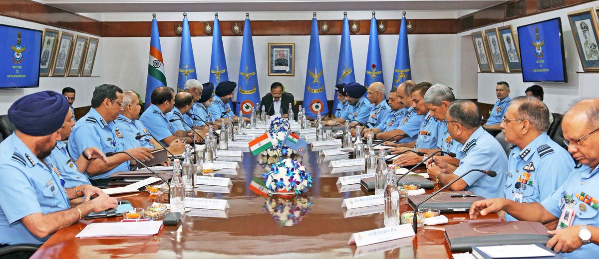 PIB_India's tweet photo. MoS for @DefenceMinIndia @DrSubhashMoS interacts with the Commanders of @IAF_MCC, during the #AirForceCommanders’ Conference, in New Delhi
📖 https://t.co/CC2ciMezXL https://t.co/ZTaIEvuaQH