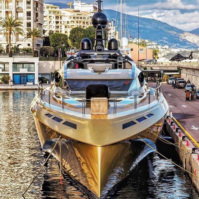 The gleaming goddess. See more here bit.ly/2kuoznQ #Khalilah