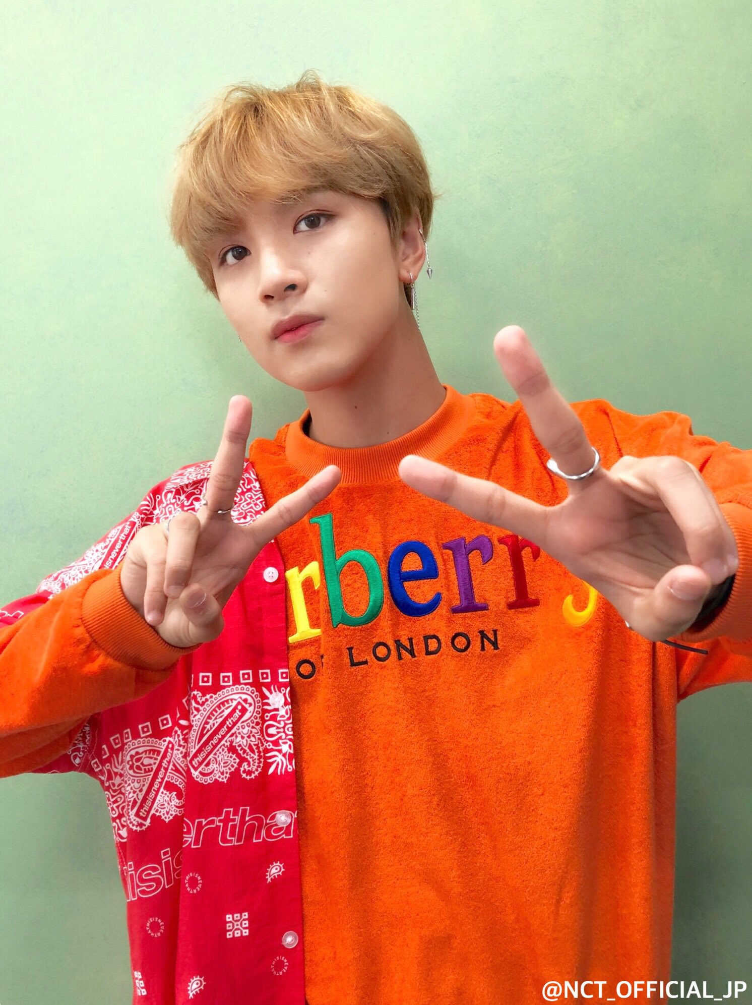 nct マーク 直筆サインボール - メルカリ