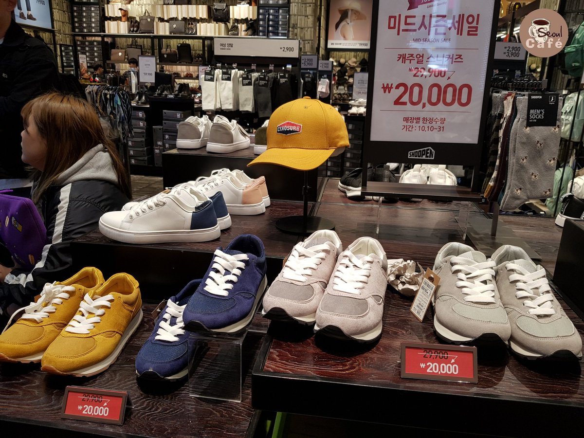 Seoul_Cafe's tweet photo. อัพเดตโปรโมชั่น Mid Season Sale จากร้านรองเท้า SHOOPEN ตรงฮงแด Exit 1 รองเท้าผ้าใบคู่ละ 10000₩, Slip-on เหลือ 7000₩, ผ้าใบแคชชวลเหลือ 20000₩, และโปรซื้อสองคู่ 29900₩ จ้า โปรนี้มีถึง 31 ตค.ใครเล็งไว้รีบไปจัดด่วน!

ดูภาพเต็มๆ >> https://t.co/mqbedm9y7D

#รีวิวเกาหลี #ที่ช้อป https://t.co/bY3LHDdXcO