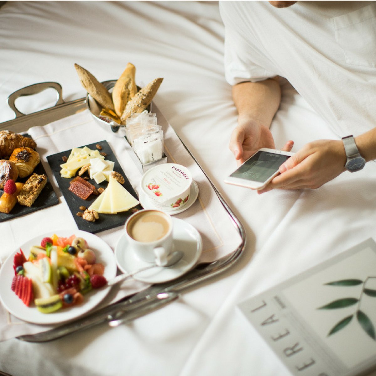 Desayunos que inspiran un plan otoñal interesante como puede ser visitar el Real Jardín Botánico y descubrir en uno de sus pabellones la exposición de Miquel Barceló.