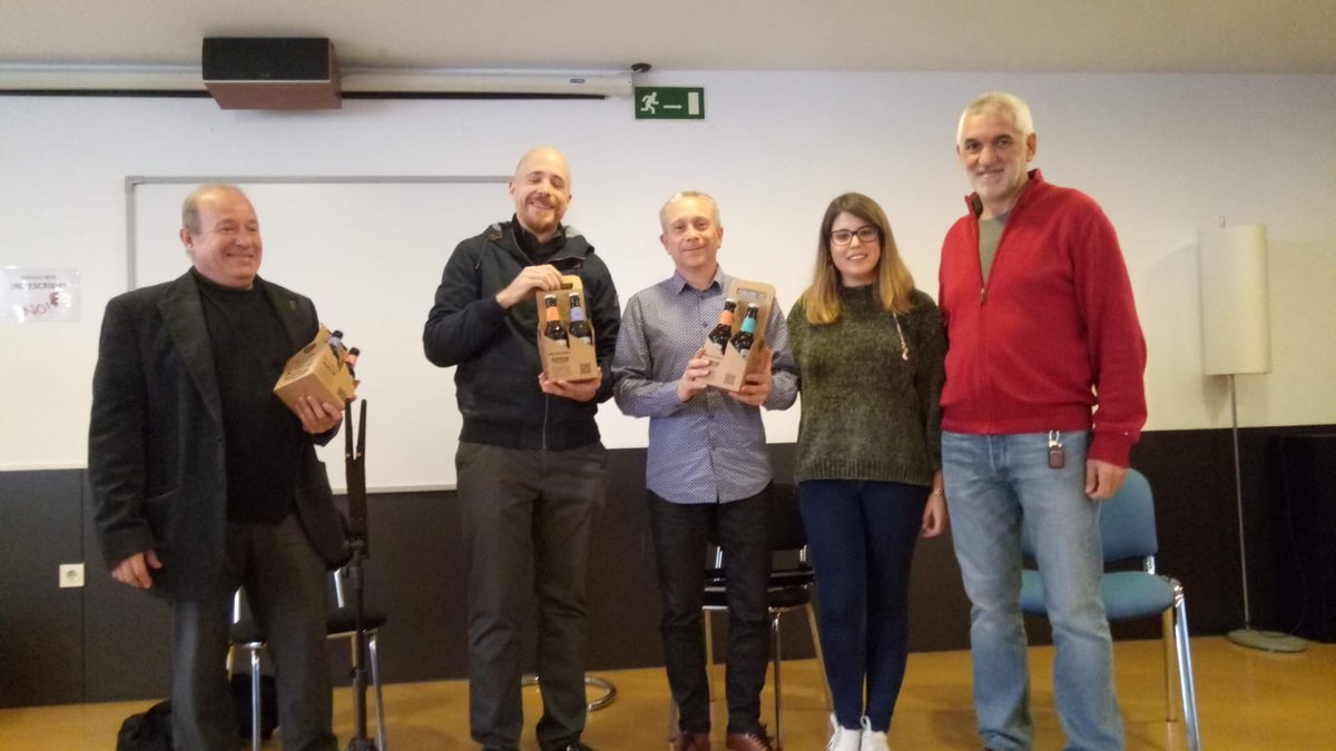 Dentro de las actividades complementarias del #GuitarFestvll  nos hemos acercado a ASPAYM Castilla y León y ha sido un lujo poder tocar para tanta gente maravillosa....Esta tarde a las 20:00h reserva tu entrada en #LavaVLL #Valladolid