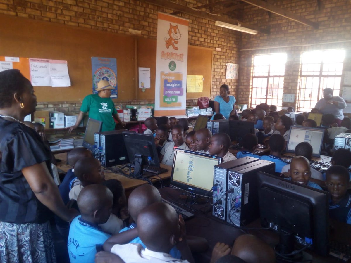 Siyafunda_ctc's tweet photo. #GrowWithGoogle,  #AfricaCodeWeek #GoogleDigitalSkills, @GoogleForEdu @GoogleAfrica, well done to our team in Limpopo on completing their #coding with #253learners &amp; #6educators at Nkgari Primary School in Ga-Masemola. We thank the school for #welcoming the programme. #Siyafunda https://t.co/wD3i8pbdxy